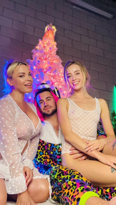 🎶fuckin&rsquo; around the 🎄🎶 @HaleyReedX  @HippieGQ_   Xmas cums early for mommy on https://t.co/R2pU4SJrGJ<a class="tags" href="/tag/haleyreedx">@haleyreedx</a><a class="tags" href="/tag/hippiegq_">@hippiegq_</a>