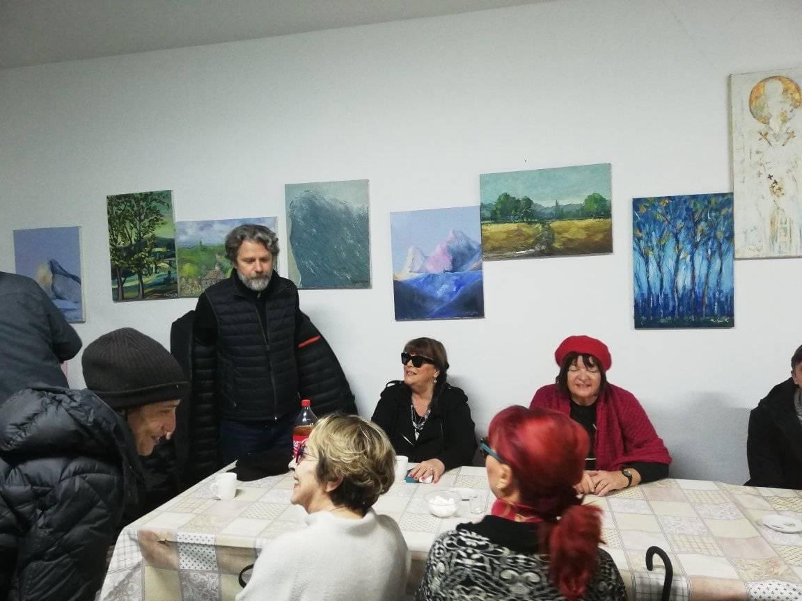 ImVojo's tweet photo. Dan posle: U Gornjim Nedeljicama sa svojim narodom su Ceca Bojković, Vesna Čipčić, Gorica Popović, Tika Stanić, Dragan Mićanović.

Bravo ljudi i hvala vam! https://t.co/I6YnLAvM6J