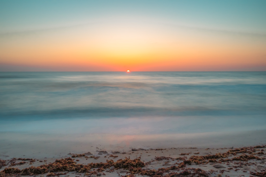 brxdlxy's tweet photo. Sargassum Sunrises
#thephotohour #longexposure #sunrise https://t.co/x7CtzIOd0C