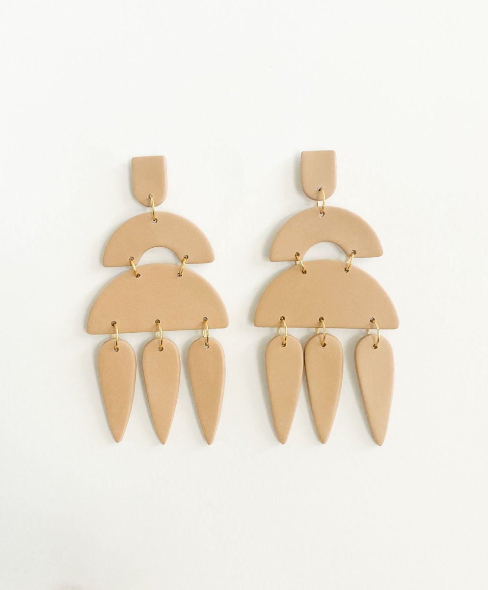 Still searching for just the right gift for half of your holiday list? Cue: Flamingo’s Holiday Gift Guide. We rounded up some of our favorite products from Florida makers to help you shop local for your loved ones this season.

📝 <a href="/MaddyZollo/">Maddy Zollo Rusbosin</a> 

flamingomag.com/2021/11/18/fla…