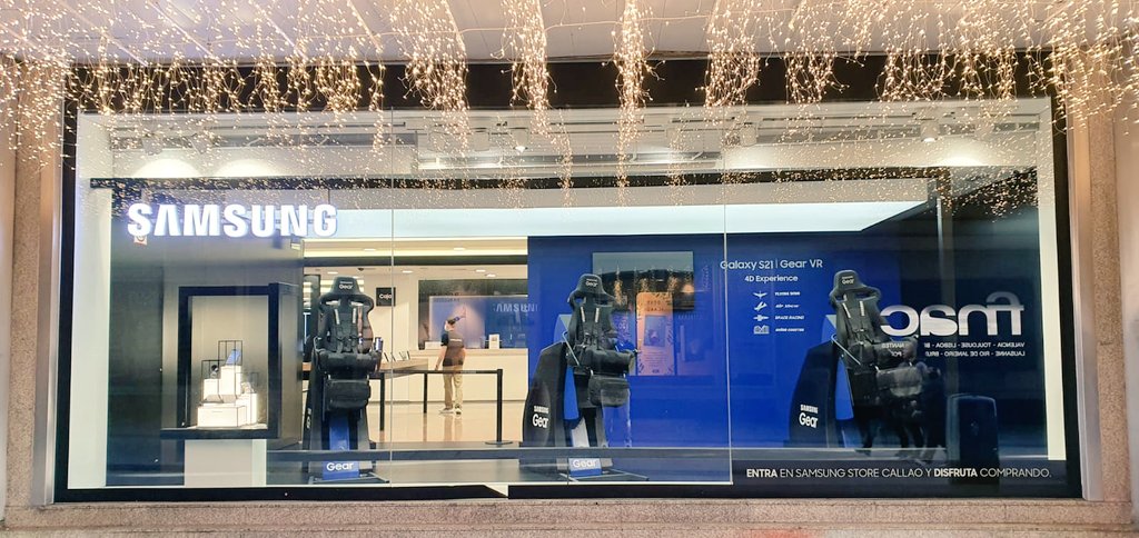 SamsungEspana's tweet photo. Si estás por Madrid este finde tenemos PLANAZO 🎟 para ti.
Abrimos de nuevo nuestros espacios de experiencias VR 🥽 y de entretenimiento tecnológico en #SamsungStoreCallao 😉
¡No te lo pierdas! 🎮
El parque de atracciones chiquito en el centro de Madrid 😁🎡🎢 https://t.co/DbVD2xtRye