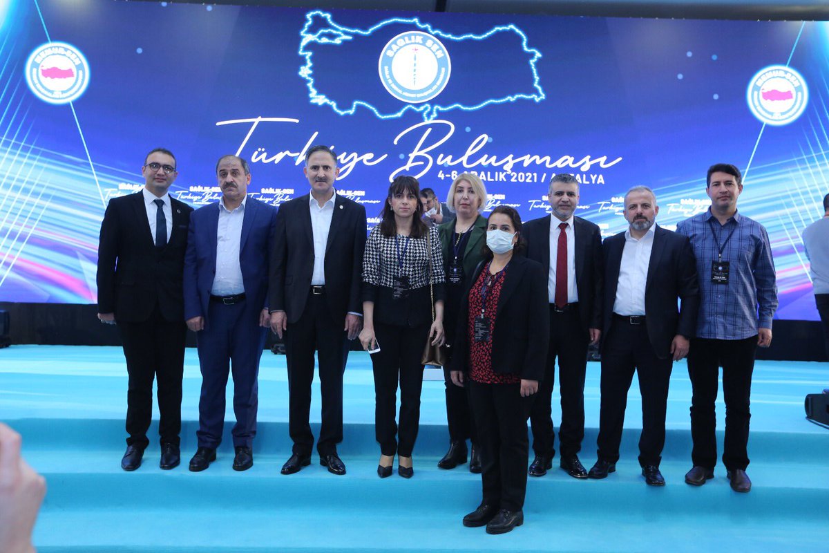 ZlSebnem's tweet photo. Sağlık-Sen Türkiye Buluşması...
Biz sağlık çalışanlarını bölecek tüm uygulamaları reddediyoruz. Sağlık çalışanları arasına fitne tohumları ekilmesine müsaade etmeyeceğiz.
#HekimiHemşiresiHizmetlisiTeknisyenileBizBüyükBirAileyiz
#SağlıkSen https://t.co/NC7J9P1Km5