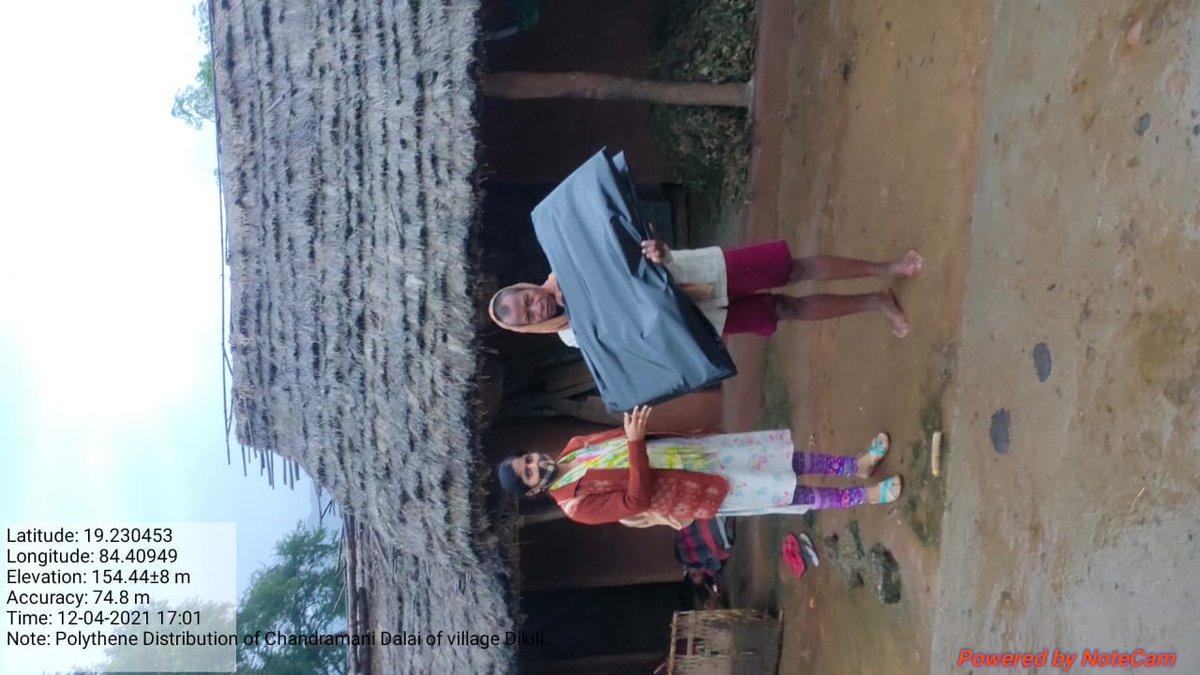 Tdrdigapahandi's tweet photo. As per instruction of the @Ganjam_Admin Tahasildar Digapahandi &amp; their team visited to observe the situation of heavy rainfall effected area and distribute polythene to the effected families of "Dakili " village under digapahandi Tahasil. @rdmodisha @sdmbam , @bdo_digapahandi @ https://t.co/GEyPZuQMyR