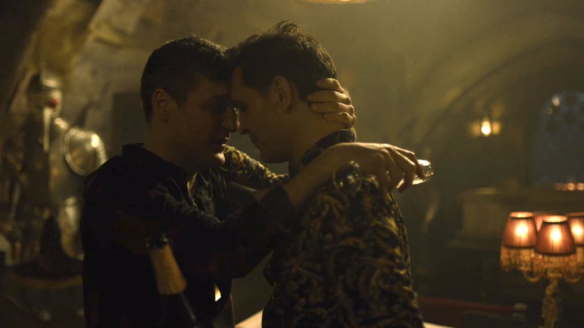 thorined's tweet photo. on GOD, i don’t know why martín looks like he’s on the verge of tears and that andrés seems to be comforting him. what on EARTH were they saying to each other?? lord. rodrigo and pedro you owe me A LOT OF therapy sessions, señores 😭😭😭 #lcdp5 #lcdpfinale https://t.co/qRpBIRWAli