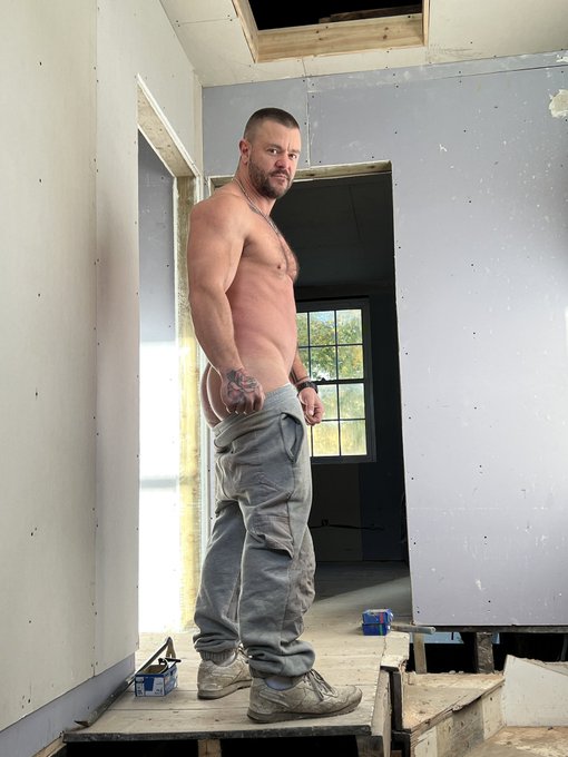 You like my builder’s bum? 

RT if you wanna see the front😉

#gayporn #gaymen #gayboy #daddy #daddyaf