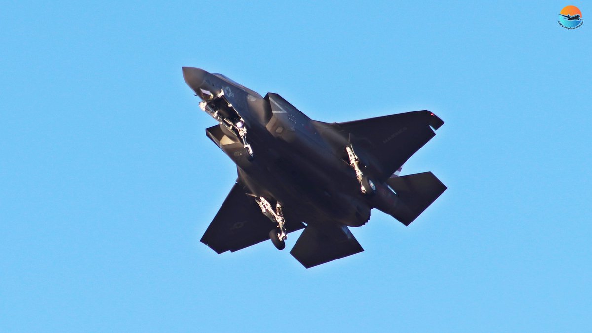 CadizSpotter's tweet photo. Lockheed Martin F-35B UMSC @USMC arrival in Rota (LERT)
#cadiz_airplane_spotter #spotter #spotting #basenavalderota #rotanavalstation #navalstation #airport #rotaairport #Rota #eeuu #fly #aircraft #lockheedmartinf35 #f35 #marines #umsc #eeuu #eeuu🇺🇸 #f35b https://t.co/TFU2Vx4rru