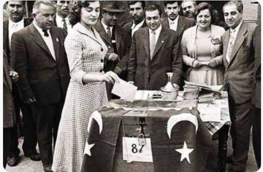 “Bir toplum, cinslerden yalnız birinin yüzyılımızın gerektirdiklerini elde etmesiyle yetinirse, o toplum yarı yarıya zayıflamış olur.”
Mustafa Kemal Atatürk  

5 Aralık Dünya Kadın Hakları Günü Kutlu olsun!
#5AralıkDünyaKadınHaklarıGünü