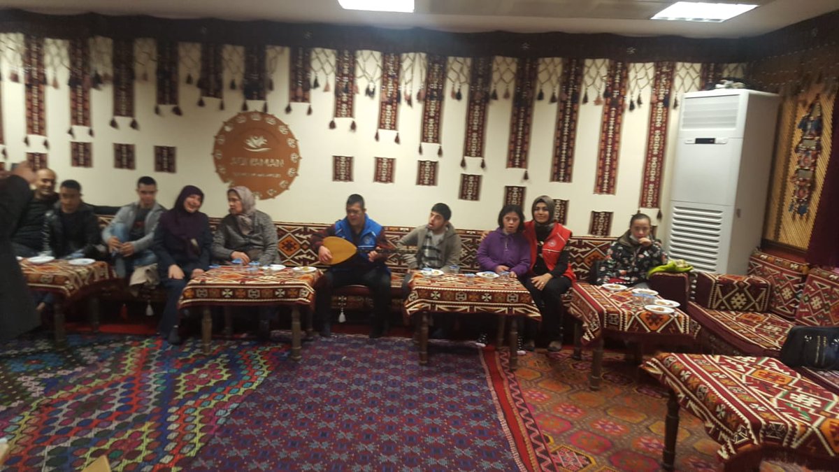 gsb_TunahanGM's tweet photo. Bizimkisi 'Bir Gönül Meselesi'
Engelleri birlikte aşmaya 💙 #GönüllüyüzBiz 

5 Aralık #DünyaGönüllülerGünü 'nde yetenekli özel çocuklarla biraraya gelerek şarkıların, türkülerin etrafında gönül sıcaklığında buluştuk 🎶😍

#GönüllülükKulübü https://t.co/ANFQ4XA1u6