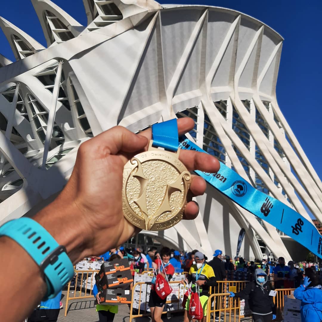 danisoriano70's tweet photo. Y BOOM tiempazo en la @maratonvalencia 3:26:44 (no oficial) seguimos con el #metodosori
#ganasdemaratón
#day432
#Runeveryday
#correresdevalientes
@EnergiaEDP
#EDPPhotoRunner
#RonhillSpain
#drinkingrunners #kmsxalimentos
#metodosori
#mrfree
#amibola
#retodravet
#runstreak https://t.co/RPi3Yb6mBo