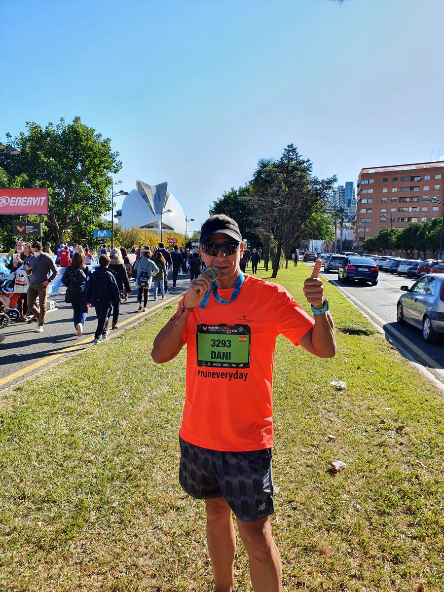 danisoriano70's tweet photo. Y BOOM tiempazo en la @maratonvalencia 3:26:44 (no oficial) seguimos con el #metodosori
#ganasdemaratón
#day432
#Runeveryday
#correresdevalientes
@EnergiaEDP
#EDPPhotoRunner
#RonhillSpain
#drinkingrunners #kmsxalimentos
#metodosori
#mrfree
#amibola
#retodravet
#runstreak https://t.co/RPi3Yb6mBo