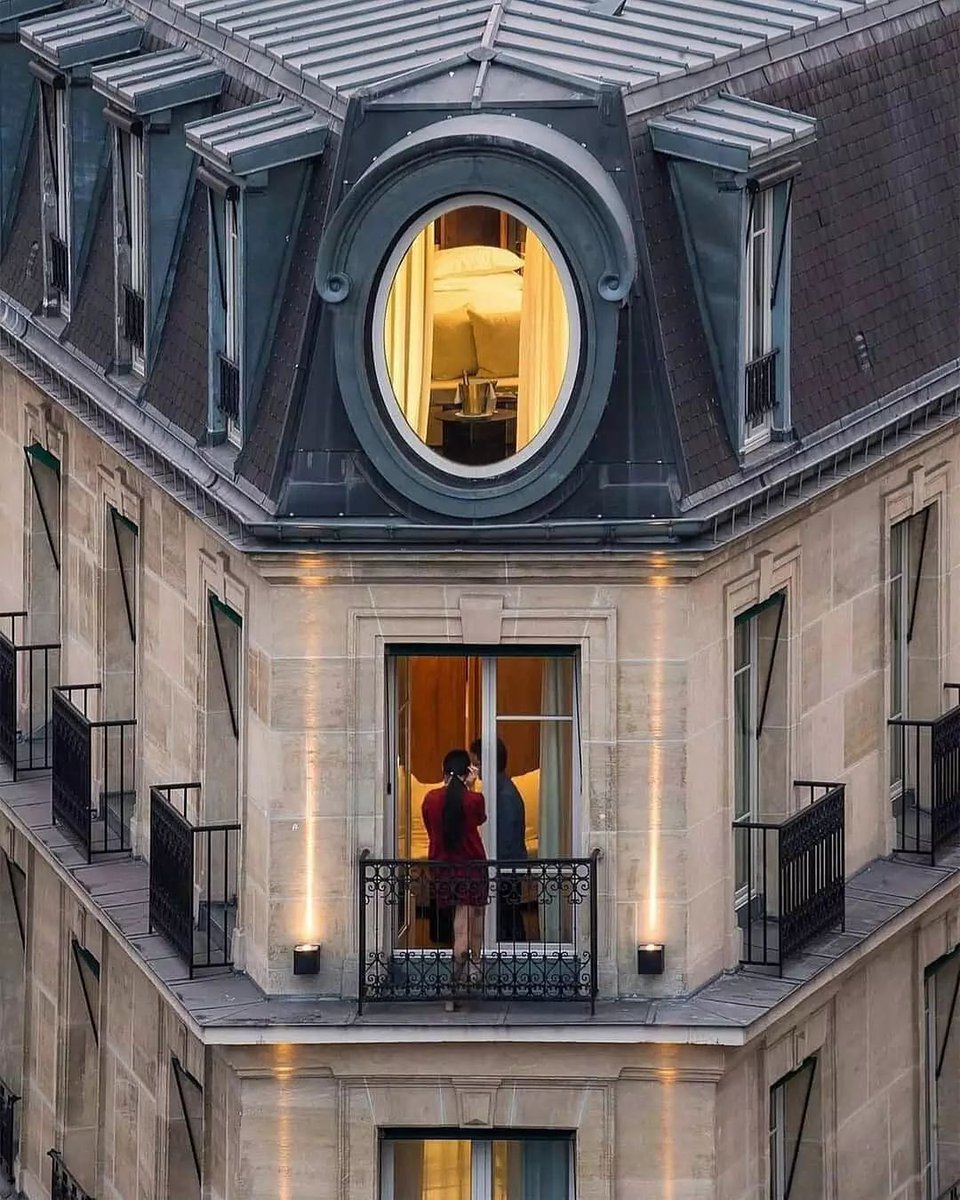 Mimariietkiler's tweet photo. Paris’te pencereler.. https://t.co/kZozIresaN