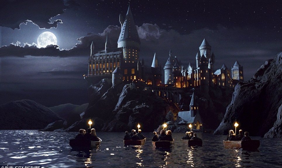 ClickAndPopShop's tweet photo. Il y a exactement vingt ans, les français découvraient sur grand écran les aventures d'un jeune sorcier nommé Harry Potter ⚡️ https://t.co/1tgW1dTJNq