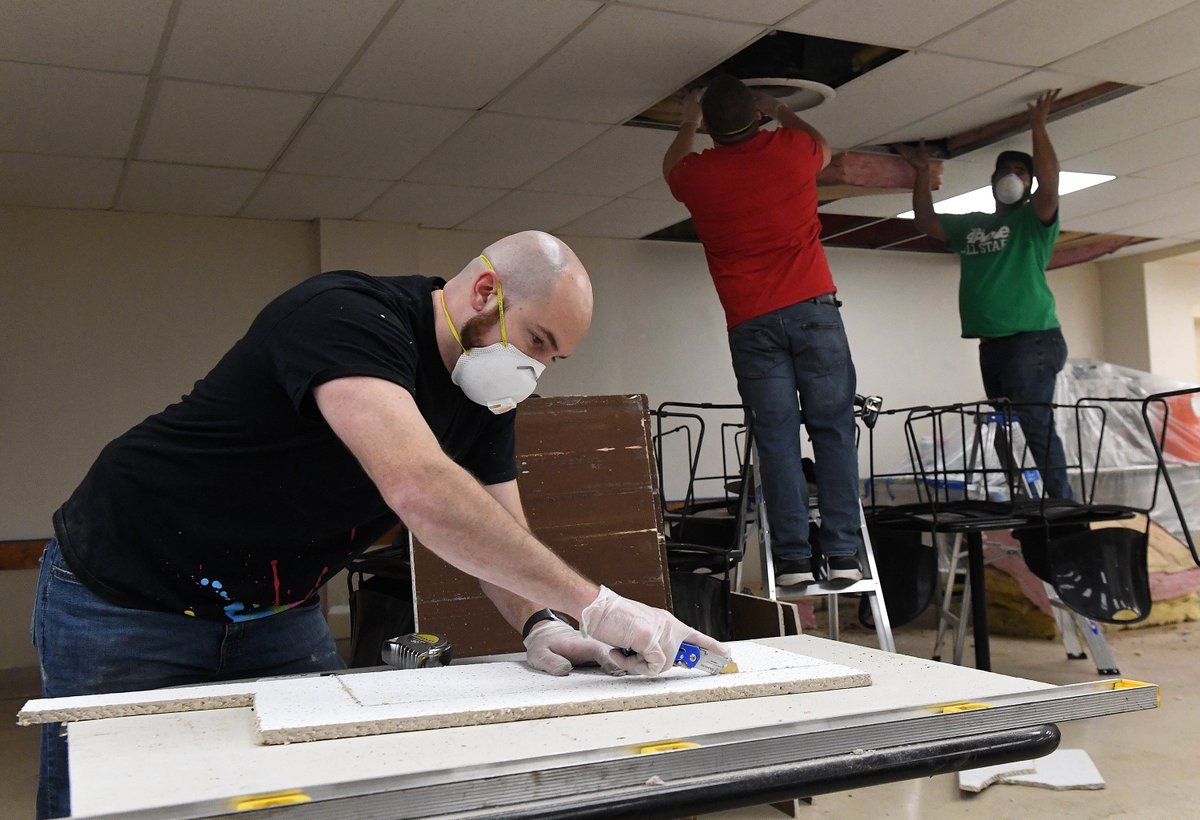 DMJ_photog's tweet photo. Lowe’s donates new ceiling, paint to New London Community Meal Center. @thedayct  Go to https://t.co/ywXKeHAoAy for the story and more photos. https://t.co/OBiwze0QGV
