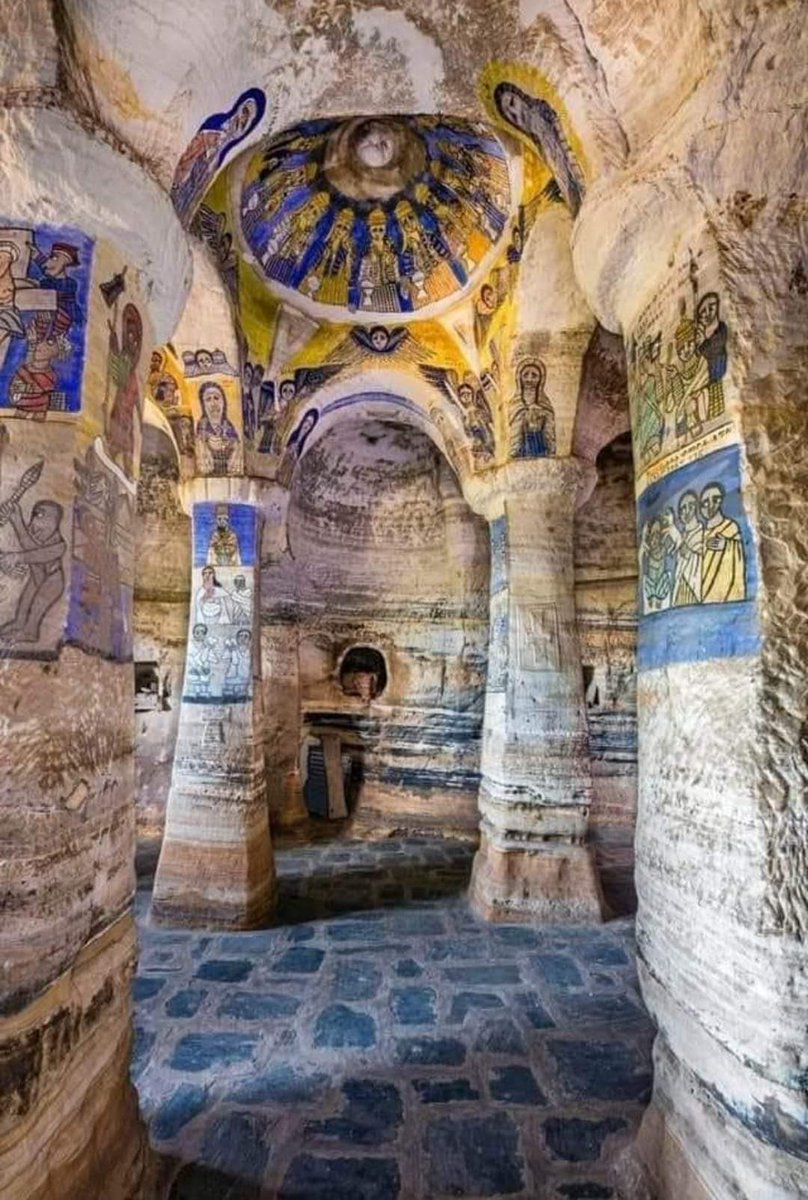 Arteymas_'s tweet photo. Una iglesia cristiana en Lalibela, Etiopía.
Siglo VII, tallada de una sola piedra. https://t.co/fNEPtXaLzl