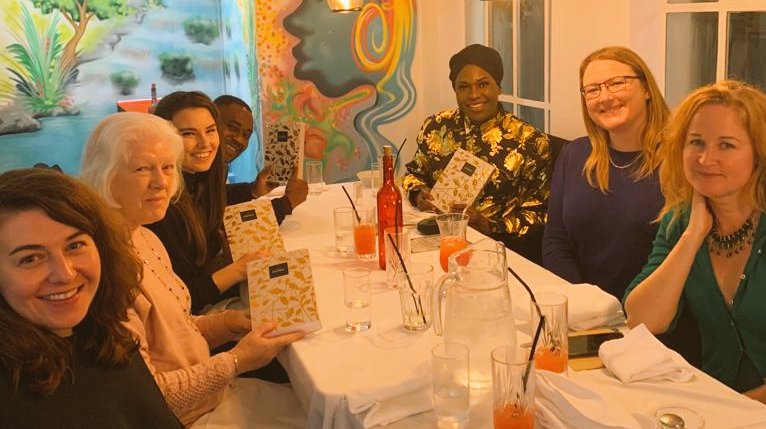 corinne_fowler's tweet photo. Some #ColonialCountryside online course team & students out for a celebratory dinner yesterday #devonhousejq We're happy to see 3,000 students doing the course...& counting. Register here: https://t.co/XktM20gAZM https://t.co/uRXAWVCdEu
