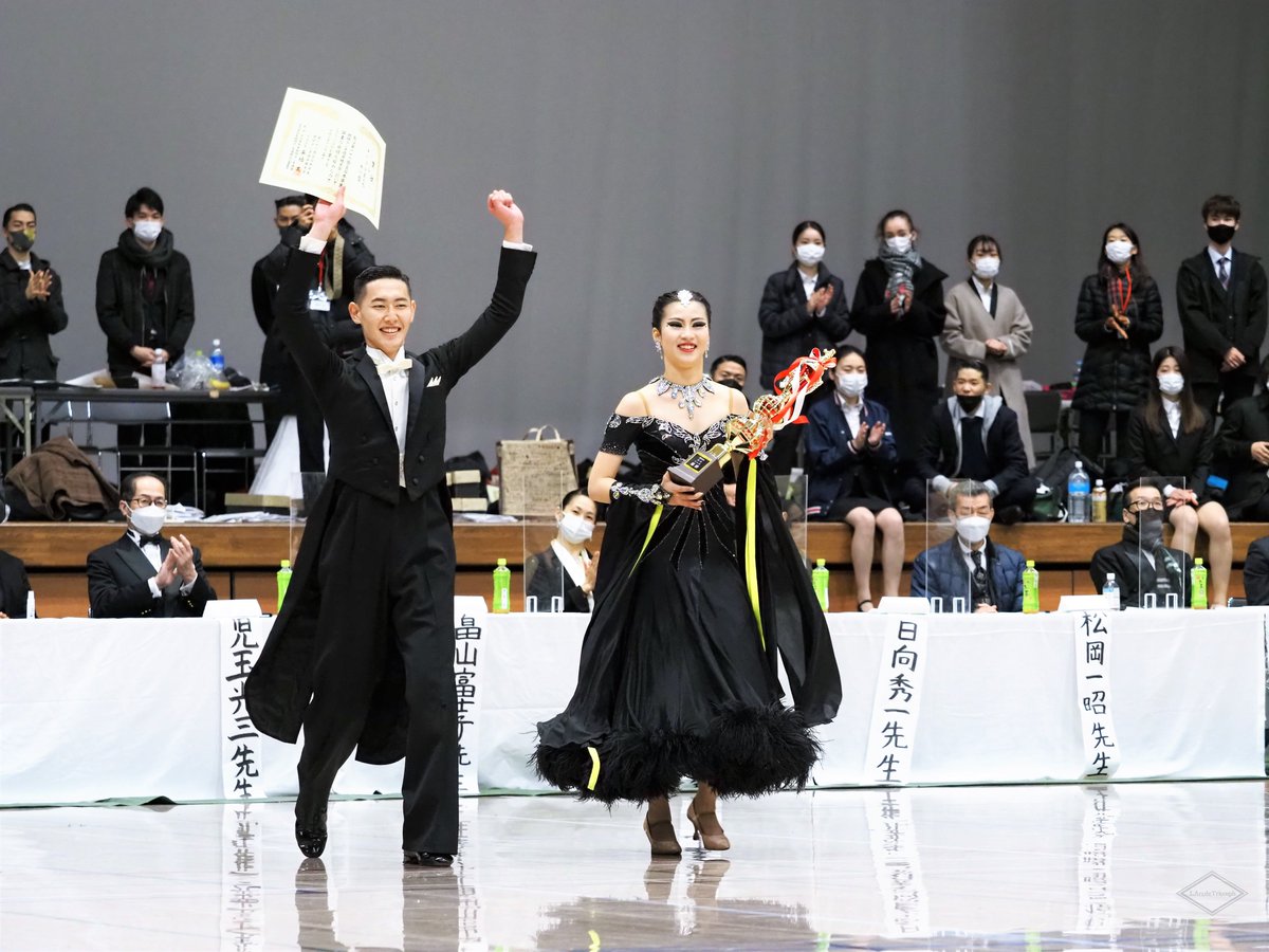 LArcdeTriomph's tweet photo. 【2021冬全】
F優勝　阪大390番
鬨の声が聞こえるようなガッツポーズ！なめらかで重厚感があって音楽を目いっぱい感じられる気持ちいいスローでした！
おめでとうございます！ https://t.co/sX06onGoIN