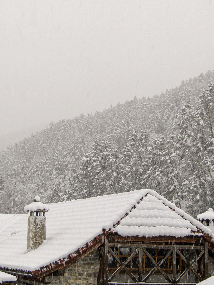 Cris_Anaut2's tweet photo. Desde los tejados ❄️🤍
📍Garde, Valle de Roncal https://t.co/lVfCHPd7ad