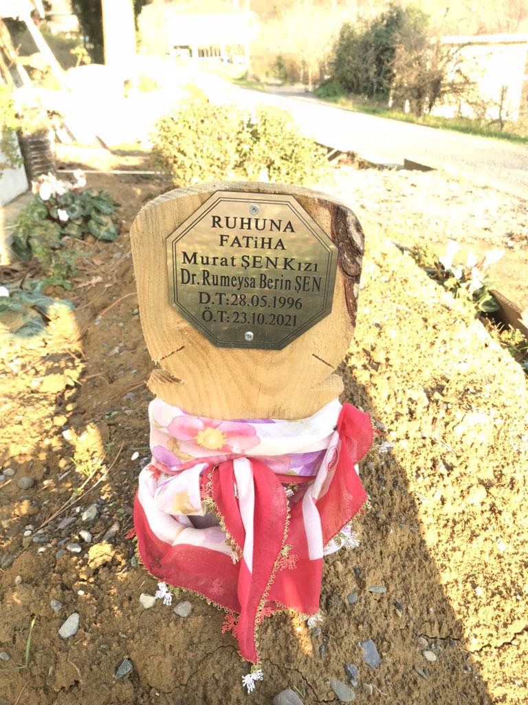 Unutamadım. Dr. Rumeysa Berin Şen nöbet sonrası trafik kazasında öldüğünden beri 43. Gün geçti. 
#rumeysaberinsen #36saatzulmübitmedi #yorgundoktorlarölüyor
#drrumeysaberinsen