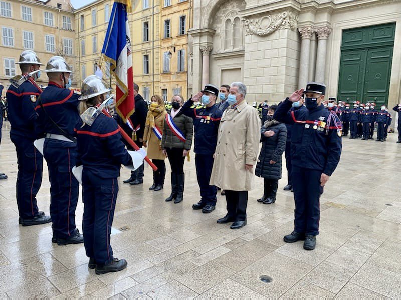 AixCsp's tweet photo. Défiler 🚗🚒dans les rues d’#Aixmaville
Mettre à l’honneur et être fiers nos personnels 👩‍🚒👨🏼‍🚒 nos anciens nos #JSP et Amicale❤️‍🔥
Passer entre les ☔️ mais recevoir celles de la bénédiction 😉 à l’occasion de notre #SainteBarbe
Et enfin savourer l’esprit du collectif 🤝#Pompiers13 https://t.co/dxqYdlBORz
