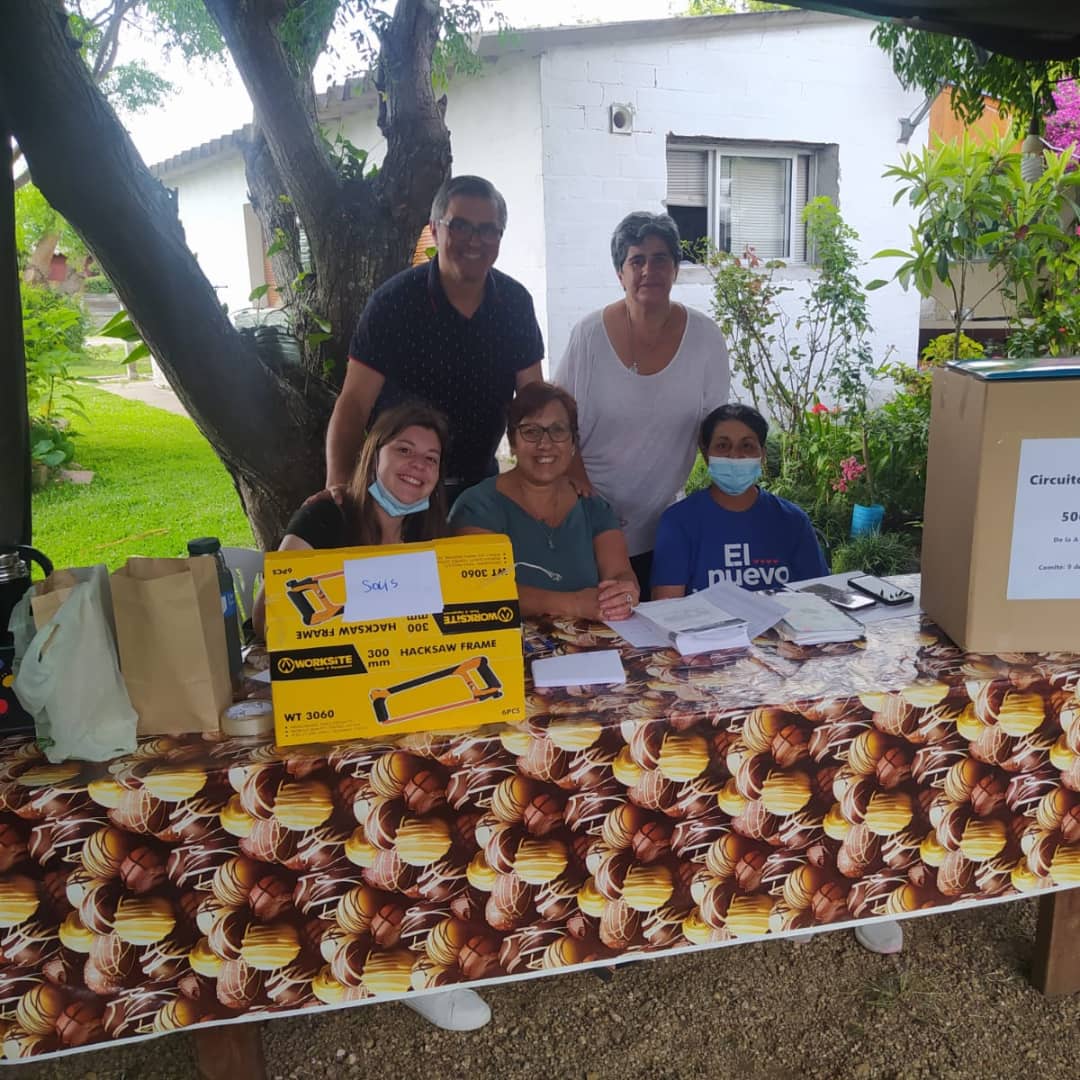 GerardoPteFA's tweet photo. Comenzando la jornada de elecciones Internas del Frente Amplio visitando a las compañeras y compañeros de Gregorio Aznarez y Solís. @FAMaldonado_ https://t.co/7UkAYMebc3