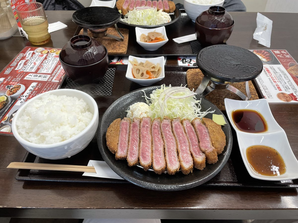 友達の鈴木君と牛カツ