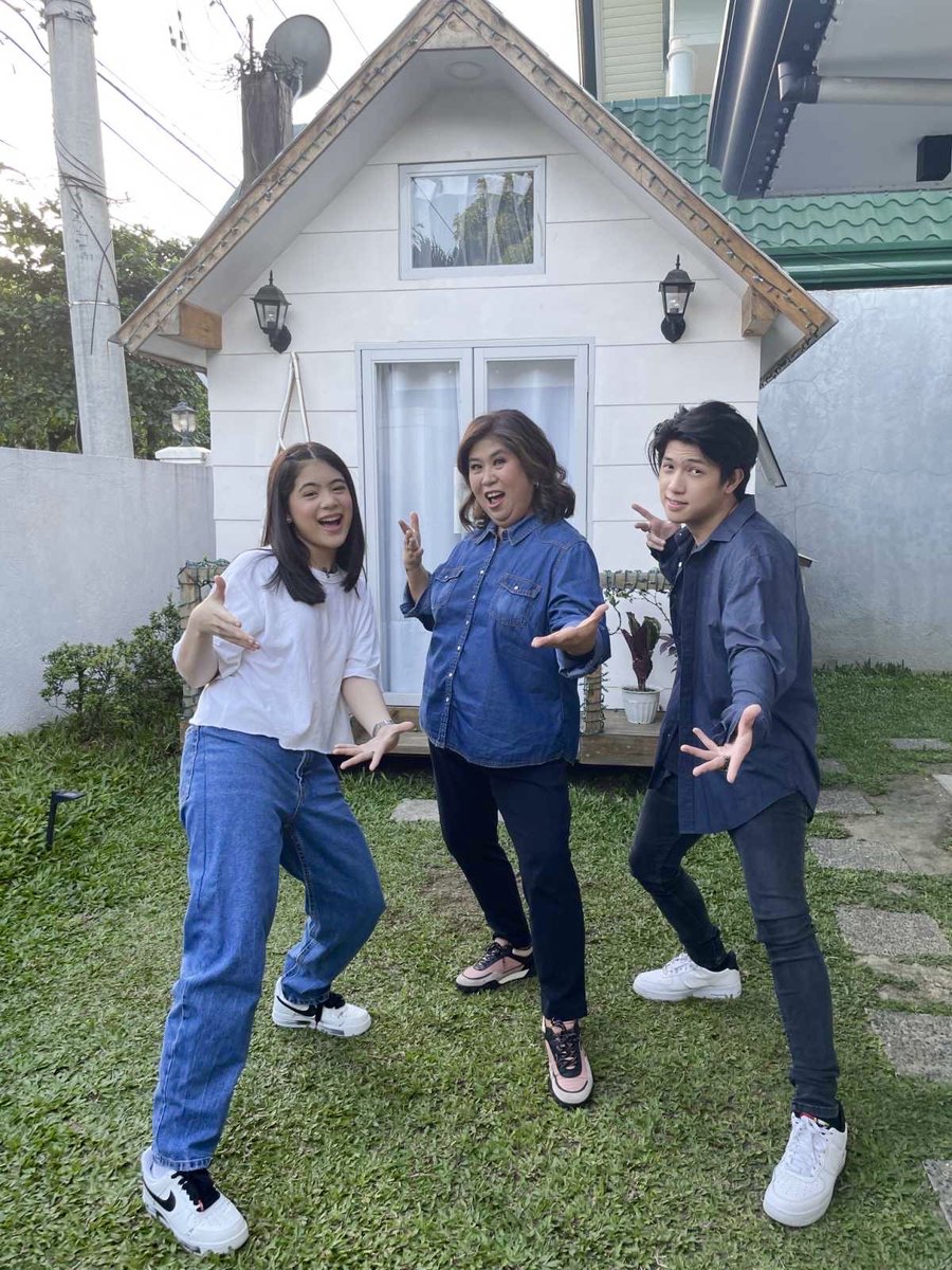 KM_Jessica_Soho's tweet photo. UP NEXT: JESSICA x RANZ x NIANA 

#KMJS https://t.co/9f8p2GR7eX