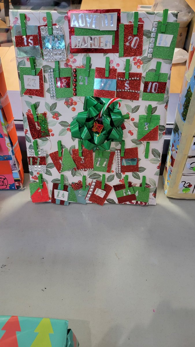 s_chiras's tweet photo. As we enter into the 2nd week of advent my students @OLOLDelaware  reflected upon the themes of hope, joy, peace, and love while creating their Advent calendars. May this Advent Season bring many blessings to everyone. https://t.co/qRoIJdZuXk