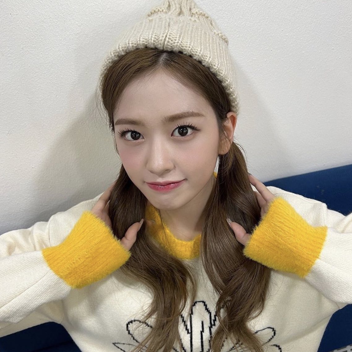 ivepics_'s tweet photo. yujin instagram update https://t.co/7od3dyH2RP