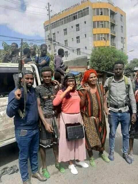 Tahir_A_Ebrahim's tweet photo. #አፋር💚💛❤️ 
የአሊ ሚራህ ልጆች ፤ የምድር ድሮኖች፣ የሃገር  ዋልታ!
ሸዋ ላይ የአፋር ሚኒሻ ፣ የአማራ ፋኖና ህዝብ ድሉን ሲያጣጥም!
#APF
#ሸዋሮቢት
#NoMore https://t.co/LFjH1MSHrd