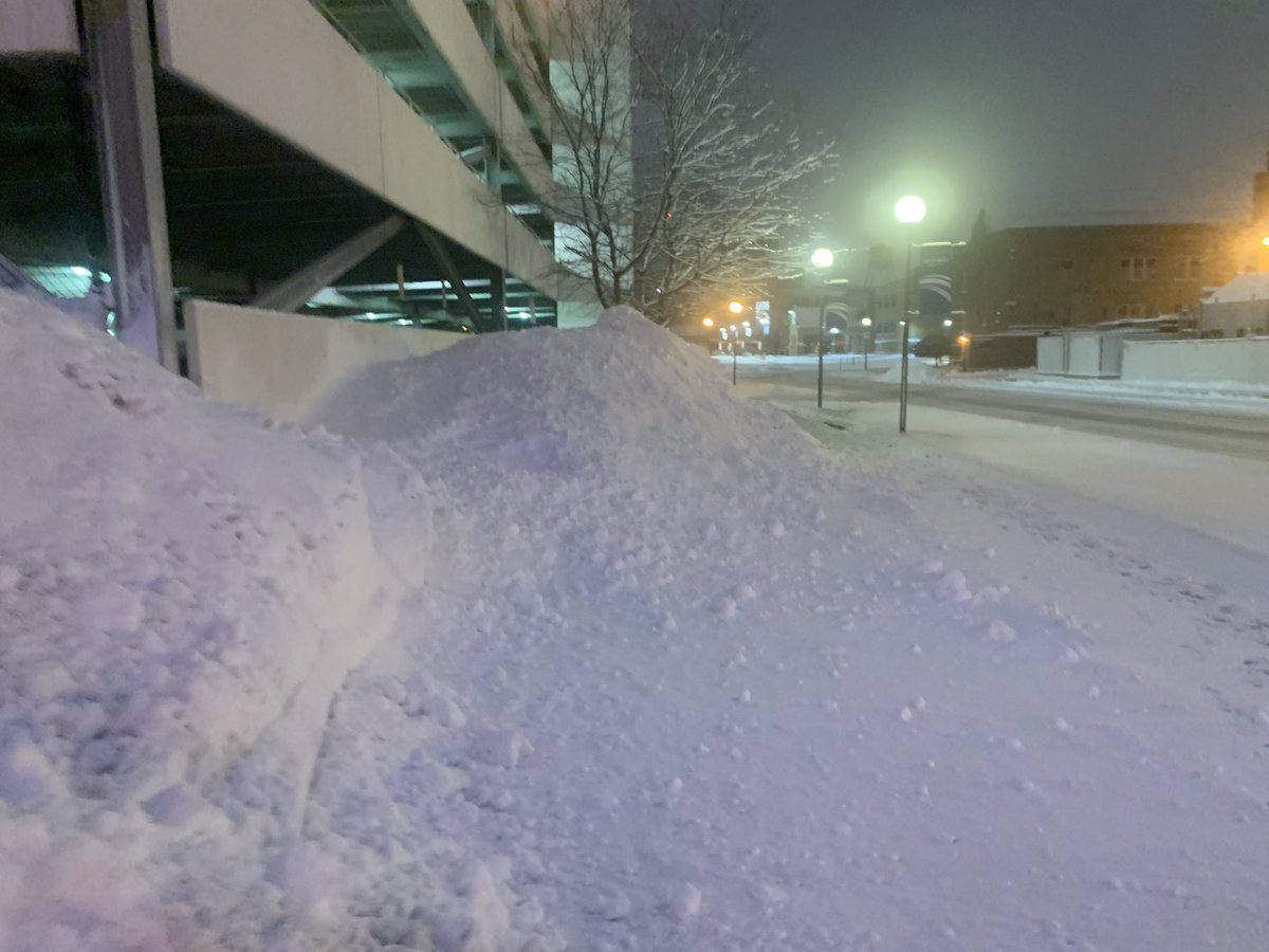 CBJ_Dad0424's tweet photo. I worked last night. Walk out of the hospital this morning to 8 inches of new powder and there’s a 60-100% chance of snow for the next 16 hours. #WelcomeToFargo #WeAintInColumbusNoMore #WinterIsComing #snow https://t.co/VarNTJwOBI