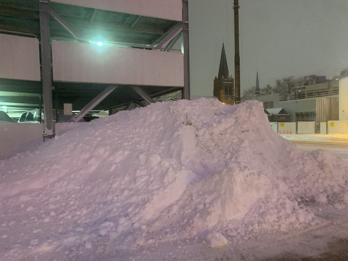 CBJ_Dad0424's tweet photo. I worked last night. Walk out of the hospital this morning to 8 inches of new powder and there’s a 60-100% chance of snow for the next 16 hours. #WelcomeToFargo #WeAintInColumbusNoMore #WinterIsComing #snow https://t.co/VarNTJwOBI
