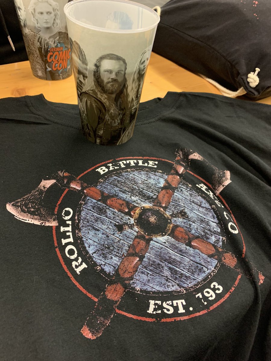 floch_melanie's tweet photo. My new favorite shirt! Thank you for this wonderful gift @CliveStanden ! #americancarnage #rollobattleaxe #rolllikerollo @GermanComicCon @teamStanden https://t.co/yZJYzhTziO