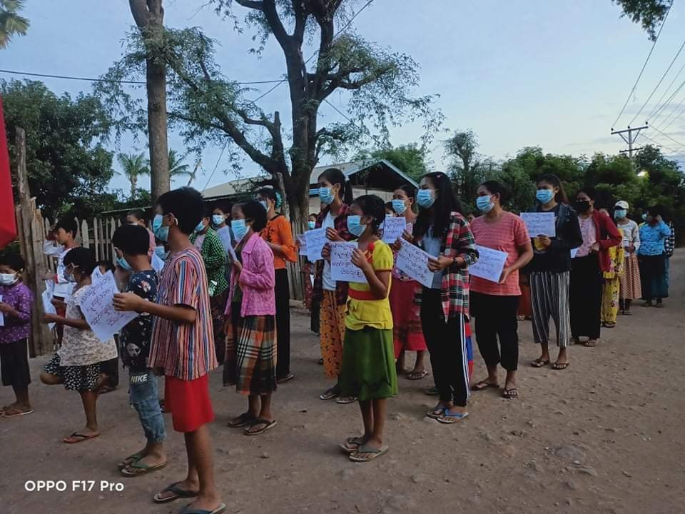 Yamin51994447's tweet photo. In a village in #Salingyi Township, people staged a paper strike under the title, "Revolutionize the deprived human rights by the revolution".

#HelpMyanmarIDPs
#Dec5Coup 
#WhatsHappeningInMyanmar https://t.co/Zrs9ihkYJj