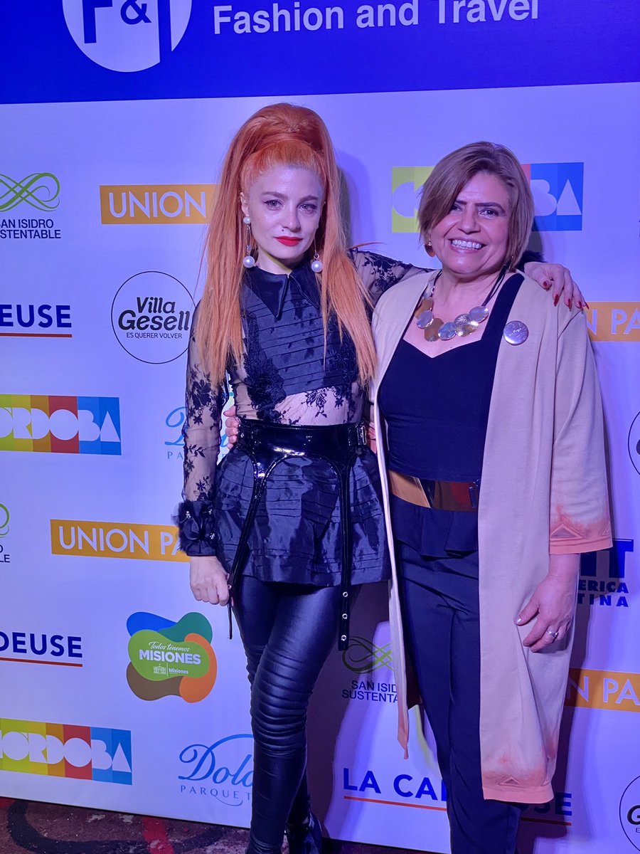vegaclara's tweet photo. Gran noche en la #FIT2021, una de las ferias de turismo más importantes del mundo representando a #LaRioja! 👏👏 Estuve junto al presidente de la FIT Gustavo Hani, la diseñadora internacional Verónica De La Canal y grandes artistas 👏👏 https://t.co/onOOgRc8PH