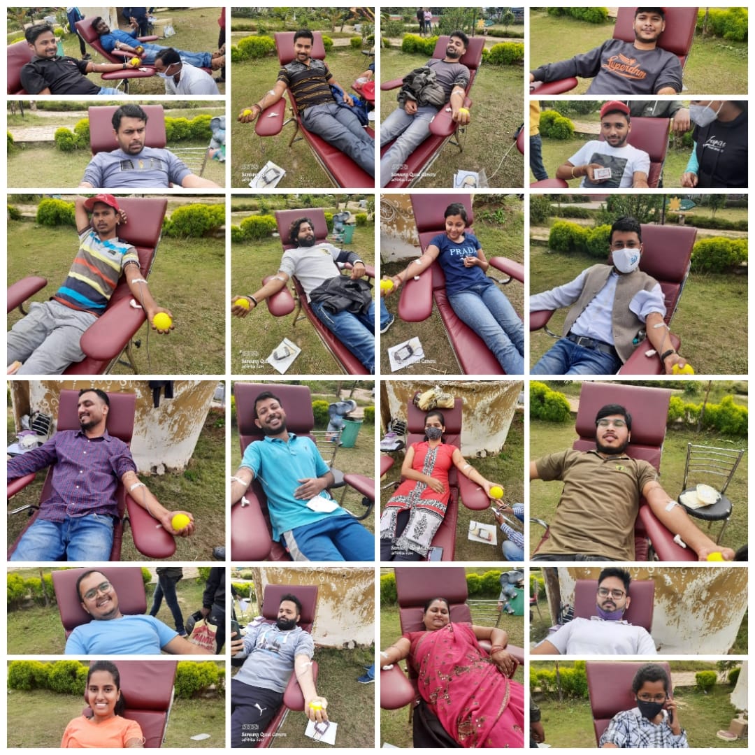 RanjanKr001's tweet image. आज हरमू के क्लासिक पार्क में में अमन जैन जी के जन्मदिन पर रक्तदान शिविर का आयोजन किया गया। कुल 23 यूनिट रक्त का संग्रह रिम्स के लिए किया गया। #TeamGreen, #TeamHelp, @ConnectingHopes  और #अन्नदानं धुर्वा - रांची  इस शिविर में सहयोगी रहे। @NACOINDIA