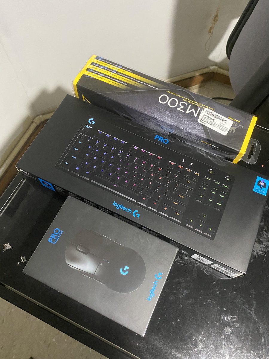 FullClipKing's tweet photo. This is going to be an amazing feeling shout out to my bro @Hulkonator for always being there and helping me out with out him this couldnβt be done much love broβ¦πͺπ½π―ππ½
#ClipNation #TheOnlyWayIsUp!!!!
#NewGamingPC #NewGamingChair
#NewGamingMouse #NewGamingKeyboard #NewMousePad https://t.co/zHw0G2KTNQ