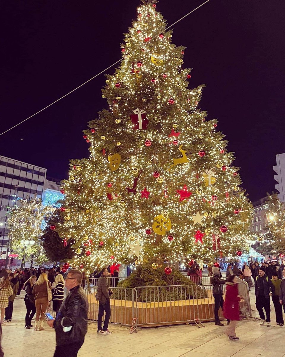 #christmas #xmas #holidays #2022 #xmas2021 #christmas2021 #athens #athensgreece #greece #greece🇬🇷 #greecestagram #greecetravel #greekwinter #greekchristmas #syntagma #syntagmasquare #parliament