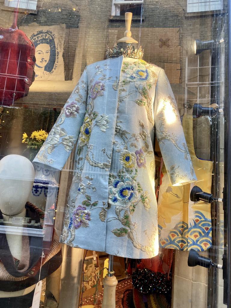 RetroCambridge's tweet photo. #Party #jackets for the #festiveseason 🥳🎄@FantasiaRoseCre ❤️

#shopsmall #shopindy #shopindie #supportlocal #christmasshopping #christmasparty #rosecrescent #rosequarter #cambridge https://t.co/GkWdHJdE1b