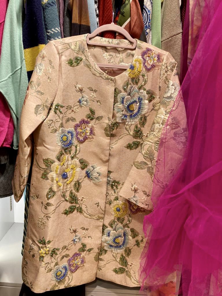 RetroCambridge's tweet photo. #Party #jackets for the #festiveseason 🥳🎄@FantasiaRoseCre ❤️

#shopsmall #shopindy #shopindie #supportlocal #christmasshopping #christmasparty #rosecrescent #rosequarter #cambridge https://t.co/GkWdHJdE1b