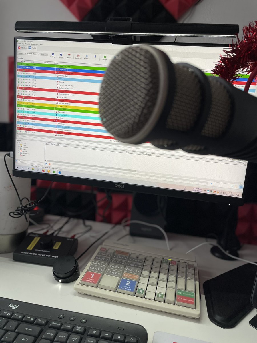 jp_im_radio's tweet photo. Sendungsvorbereitung mit #mAirlist. Schönen 2. Advent aus dem Studio gewünscht. #moderator #rode #procaster #sendungsplanung #radio #leverkusen #powerradio94 #pr94 #advent #studio #sendung https://t.co/hfFtTkBDta