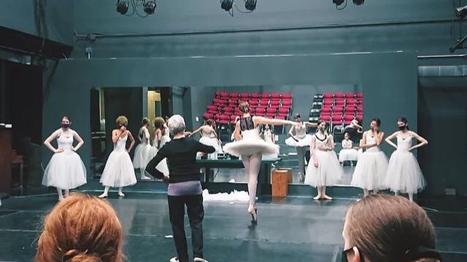 PiaBoumanSchool's tweet photo. Artistic Director Pia Bouman leads Snow rehearsal in preparation for our 36th Nutcracker. Tickets for December 18 &amp; 19 shows at https://t.co/wOmEHJgZrT. Both limited in-person &amp; video livestream for at-home viewing are available. https://t.co/omcMaHVLlg