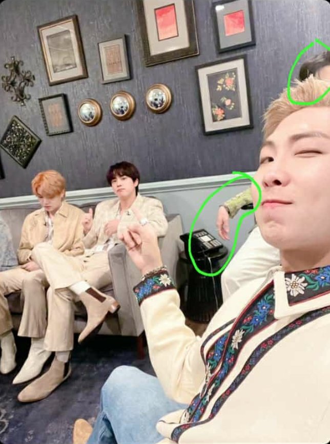 Bangtan60360372's tweet photo. @BTS_twt Anyone else who is Suga oppa here?🤣🤣
Ok but..who is this person behind RM oppa? https://t.co/WrQJvgJutn