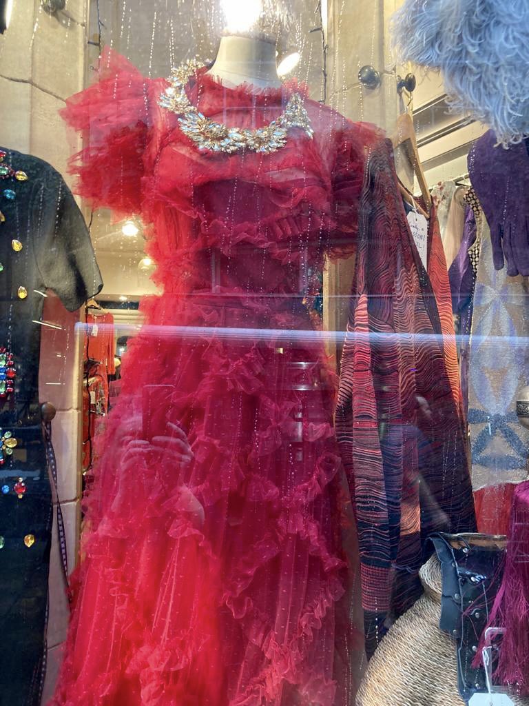 RetroCambridge's tweet photo. Festive 🎄 and sparkly 💍@FantasiaRoseCre  
#getyourglamon #christmasiscoming #partytime #christmasshopping #shopsmall #shopindy #shopindie #supportlocal #rosecrescent #rosequarter #cambridge https://t.co/jfc2lajiww