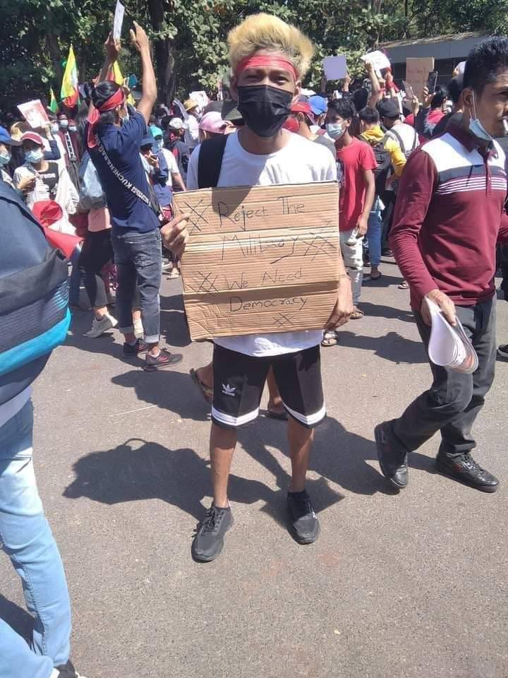 yeoomon's tweet photo. A tragic story behind the viral photo of three youths holding onto each other after SAC terrorists rammed on a crowd of innocent protesters with a military truck in Yangon. #HelpMyanmarIDPs #Dec5Coup  #WhatsHappeningInMyanmar https://t.co/MqfQgwV0AS