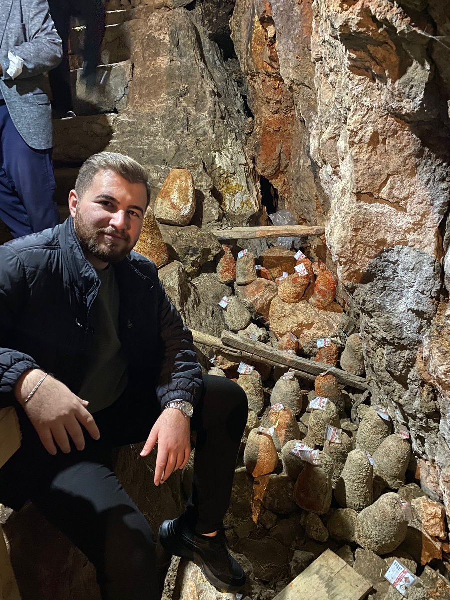 📍Ayrancı/Divle Köyü

Bu hafta Ayrancı İlçemizdeyiz.
Divle Köyü sakinlerini ziyaret ettik, 
Cumhurbaşkanımızın selamlarını ileterek dertlerini dinledik. Teşkilatımızla birlikte kapı kapı gezerek yüreklere dokunmaya devam ediyoruz.