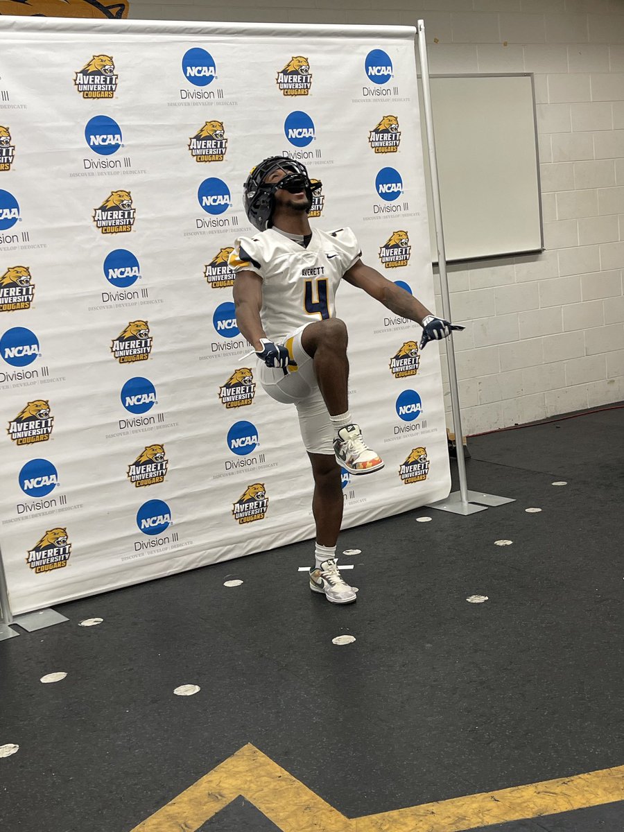 Had a great visit yesterday with <a href="/AverettFootball/">Averett Football</a> 🔵🟡!!! Big thank you to the coaching staff!! <a href="/CoachBHailey/">Brandon Hailey</a> <a href="/coachphenry/">Coach-Patrick Henry</a> <a href="/CoachKB_7/">Kirkland Brown</a> <a href="/CoachJSmith91/">Jackson Smith</a> @B_MooreDFO @coach_j_averett