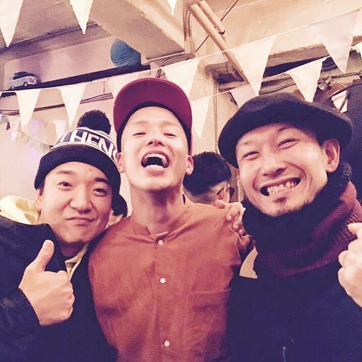 the_caves_'s tweet photo. ガガガSPのゴザック前田さん

bachoの北畑欣也さんと

共演させていただいた際の

うれしい🌟一枚です

姫路 NIJI BAR @nijiapa 

#bacho #ガガガSP #ゴザック前田 #thecaves https://t.co/spRJ8TjFlL