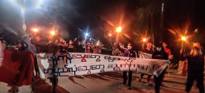 2021Revtweets's tweet photo. Students and youths in LaungLon Tsp, Dawei marched in honor to the comrades who were killed and wounded in the violent crackdown on the Yangon strike.
#HelpMyanmarIDPs #Dec5Coup
#WhatsHappeningInMyanmar https://t.co/vkvKpeKhku