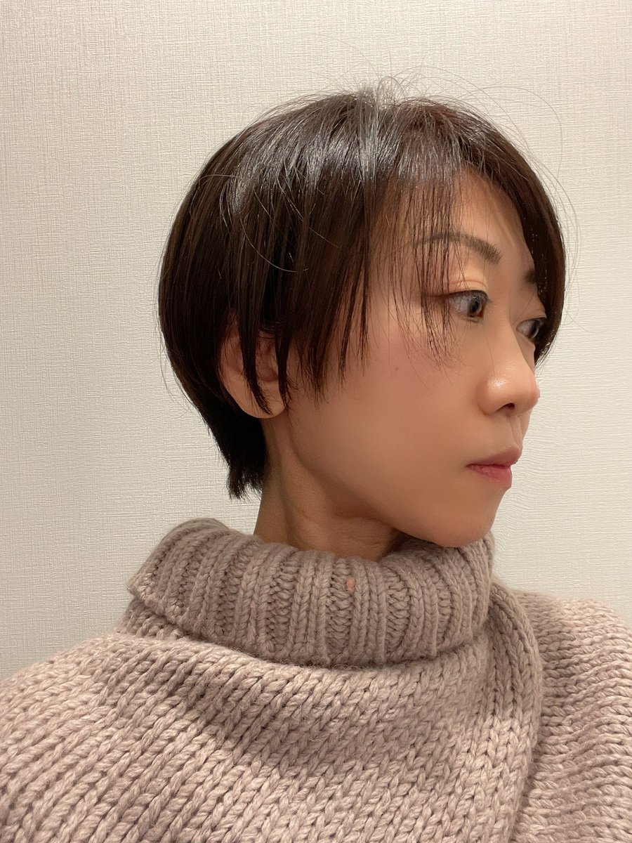 apparenaaa's tweet photo. りんかこまるひなでクリスマスインしてきたっ🎄ランチケースも買えたし、ピンバッチ取れたしパフェ食べたしウィッシュもシャインも見れたし何よりみんなと一緒にクリスマス過ごせて最高過ぎた💕ウィッシュ泣けた😂シリキンキンはひなきさんからマスクチェーンはかこちゃんから🎁そう言えば髪切ってん。 https://t.co/qL090wSCBD
