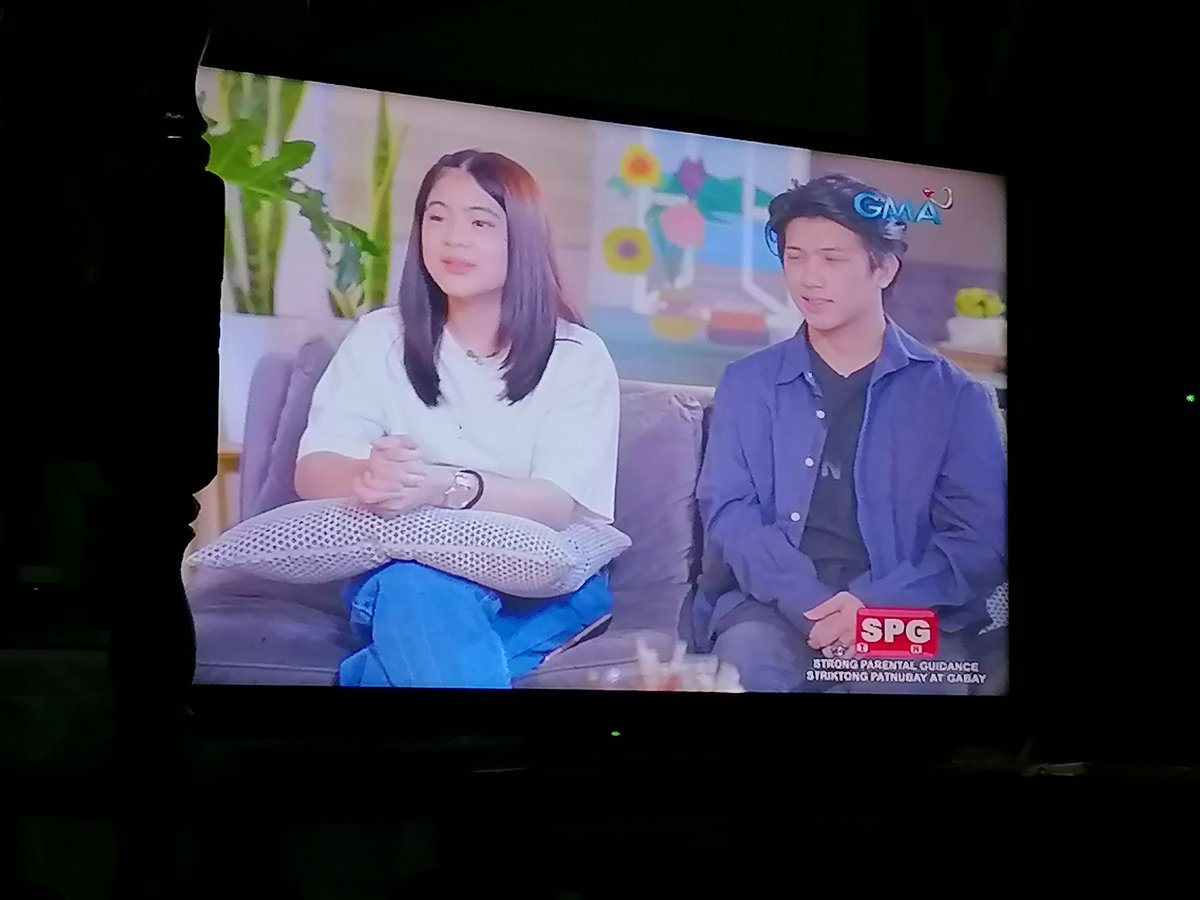 JMluna02's tweet photo. Who shouldn't be proud from these siblings? They're so talented and had a good looks. I love you @ranzkyle @nianaguerrero @onewithnatalia and thank you @KM_Jessica_Soho #RanzandNiana #KMJS #RNN https://t.co/UGIa4A0H8X